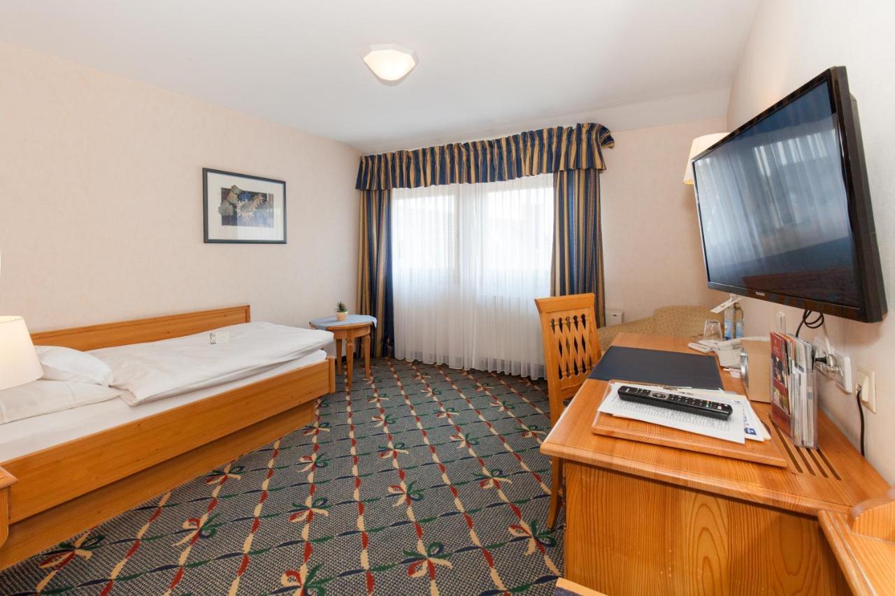 Landgasthof Hotel Hirsch Loßburg Eksteriør billede